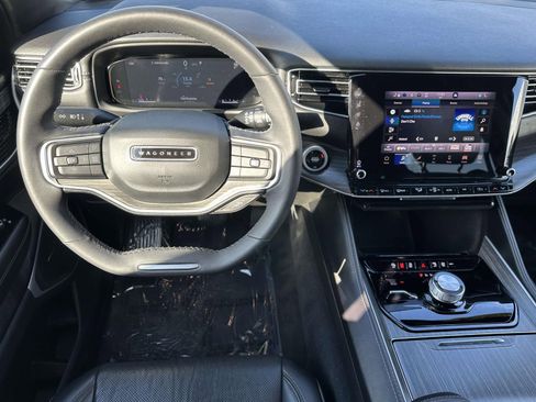 Used 2024 Jeep Wagoneer L Series II w/ Flexible Seating Group image 8