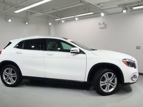 Used 2019 Mercedes-Benz GLA 250 4MATIC image 11