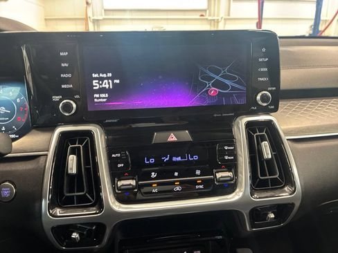 Certified 2023 Kia Sorento SX AWD/4WD image 19