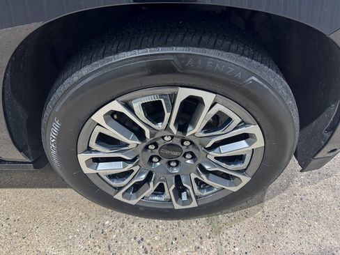 Used 2023 GMC Yukon Denali Ultimate image 12