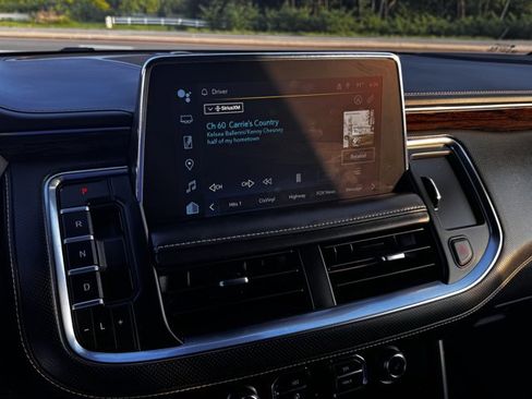 Used 2024 Chevrolet Suburban Premier w/ Premium Package image 21