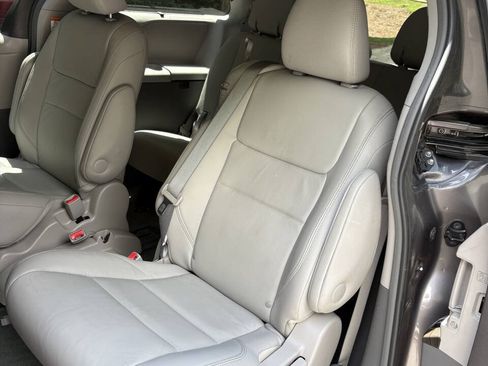 Used 2016 Toyota Sienna XLE FWD image 37
