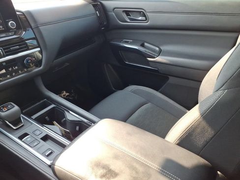 Used 2024 Nissan Pathfinder SV w/ SV Premium Package FWD image 12