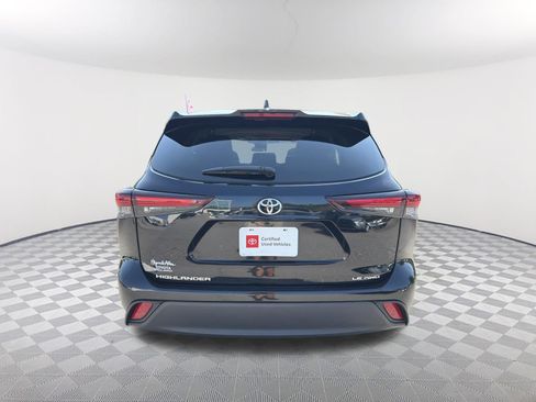 Certified 2024 Toyota Highlander LE AWD/4WD image 16
