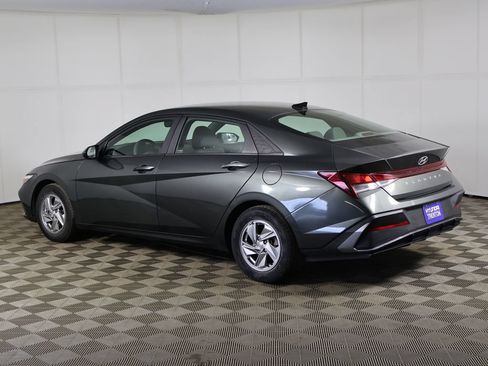 Used 2024 Hyundai Elantra SE FWD image 8