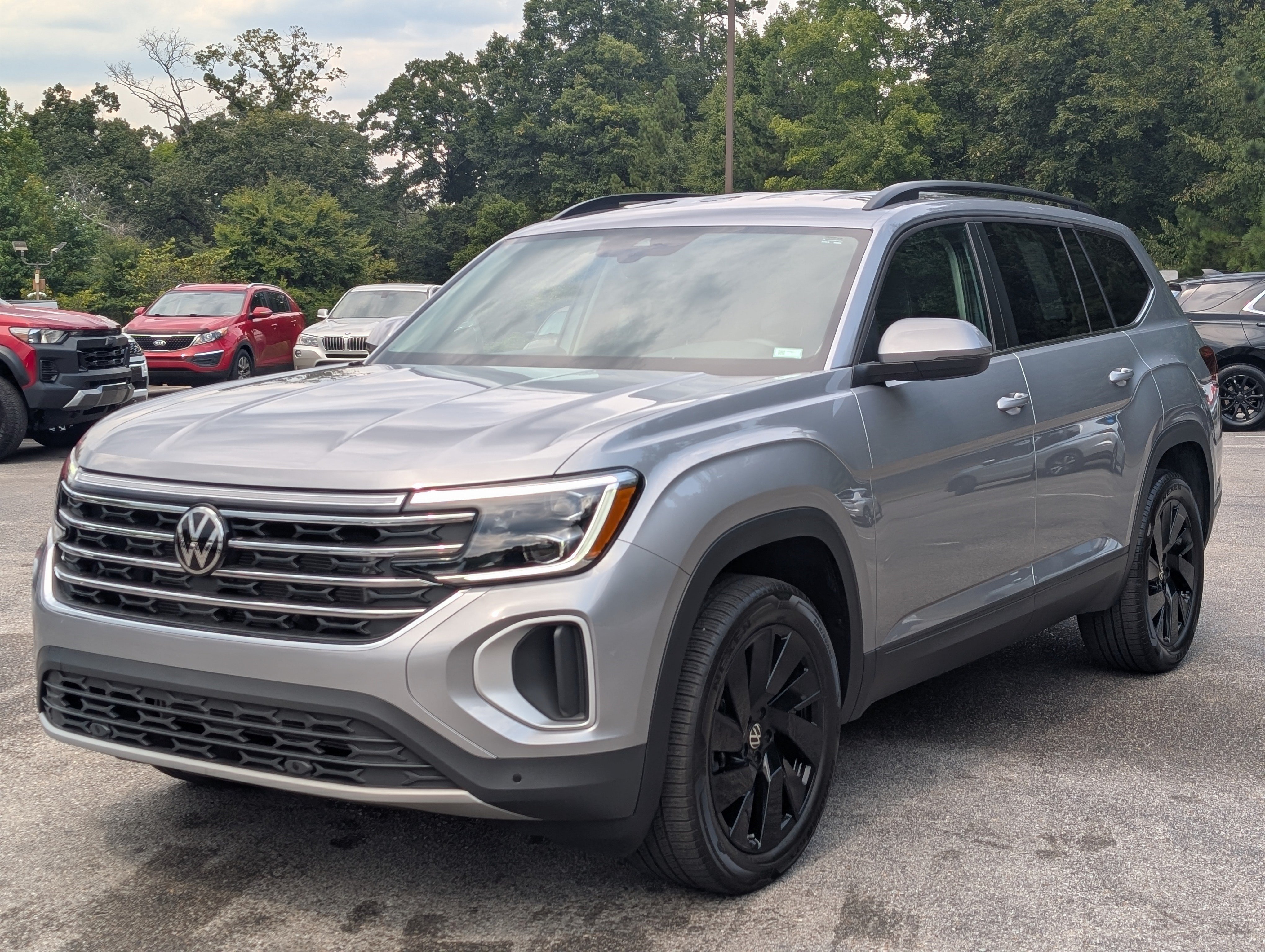 Used 2026 Volkswagen Atlas SE w/ Black Wheel Package FWD image 5