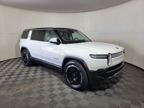 Used 2025 Rivian R1S Adventure AWD/4WD image 7