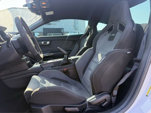 Used 2019 Ford Mustang Shelby GT350 w/ Technology Package RWD image 5