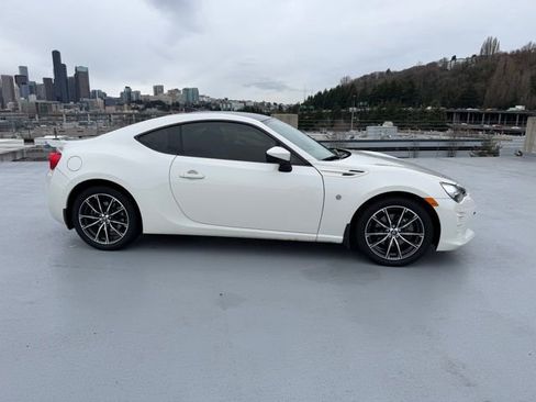 Used 2020 Toyota 86 image 4