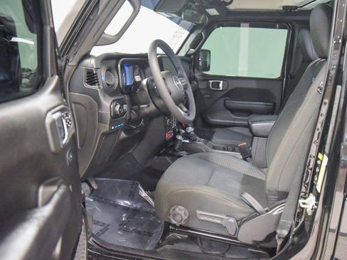 Used 2024 Jeep Wrangler Unlimited Rubicon 4xe image 2