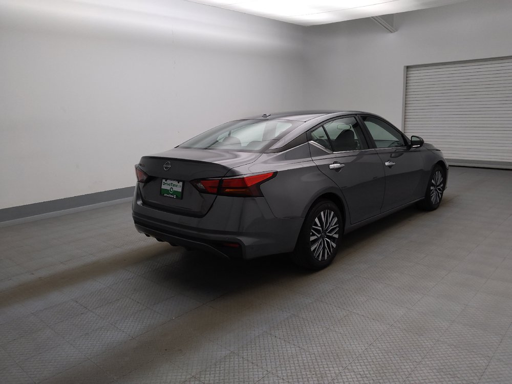 Used 2025 Nissan Altima 2.5 SV FWD image 9