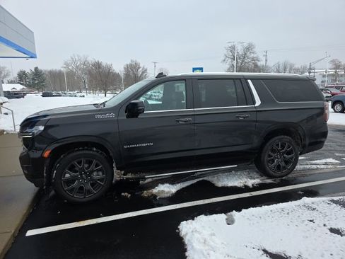 Used 2023 Chevrolet Suburban High Country w/ Advanced Technology Package image 4
