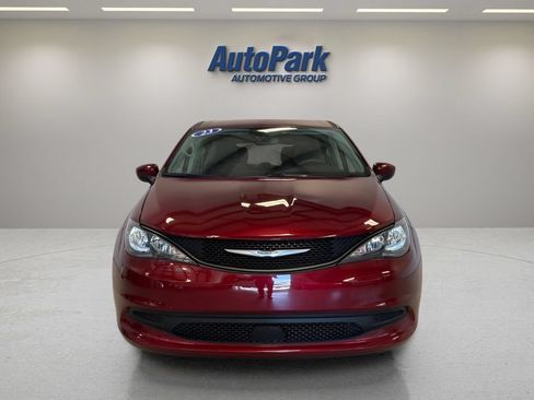 Used 2023 Chrysler Voyager LX FWD image 2