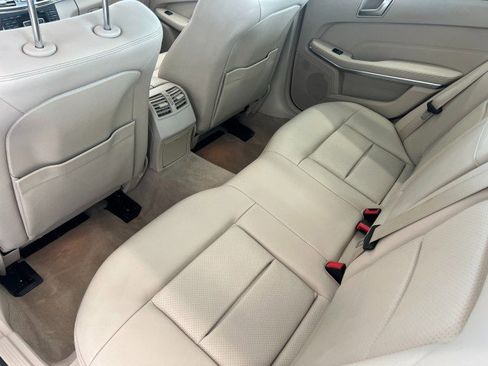 Used 2014 Mercedes-Benz E 350 4MATIC Sedan image 37