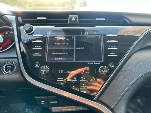 Used 2019 Toyota Camry XSE FWD image 11