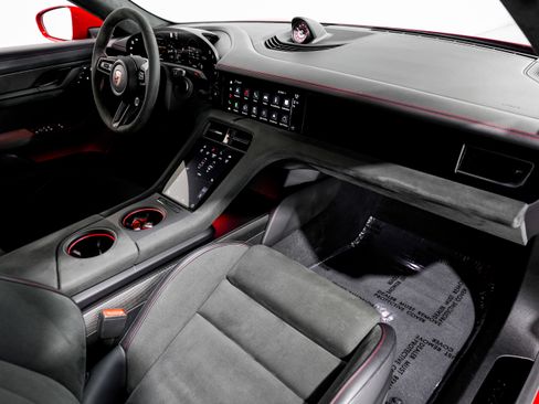 Used 2023 Porsche Taycan GTS image 28