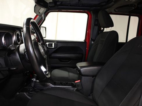 Used 2018 Jeep Wrangler Unlimited Sahara AWD/4WD image 18
