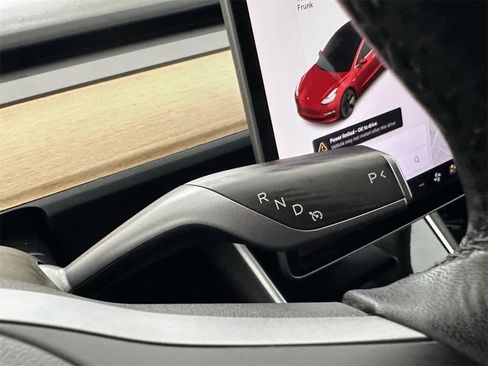 Used 2019 Tesla Model 3 Standard Range image 18