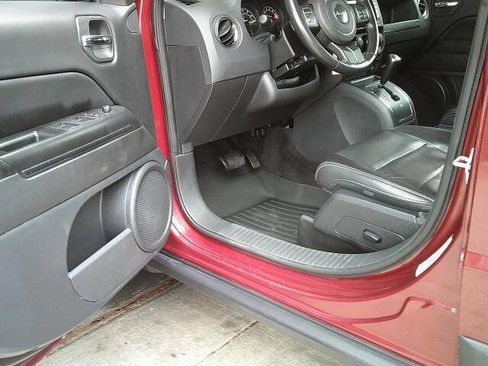 Used 2017 Jeep Patriot High Altitude AWD/4WD image 3