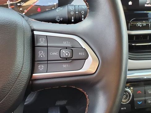 Used 2022 Jeep Compass Limited image 13