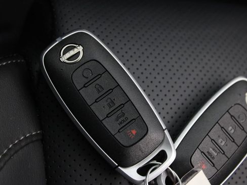 Certified 2023 Nissan Rogue Platinum FWD image 33