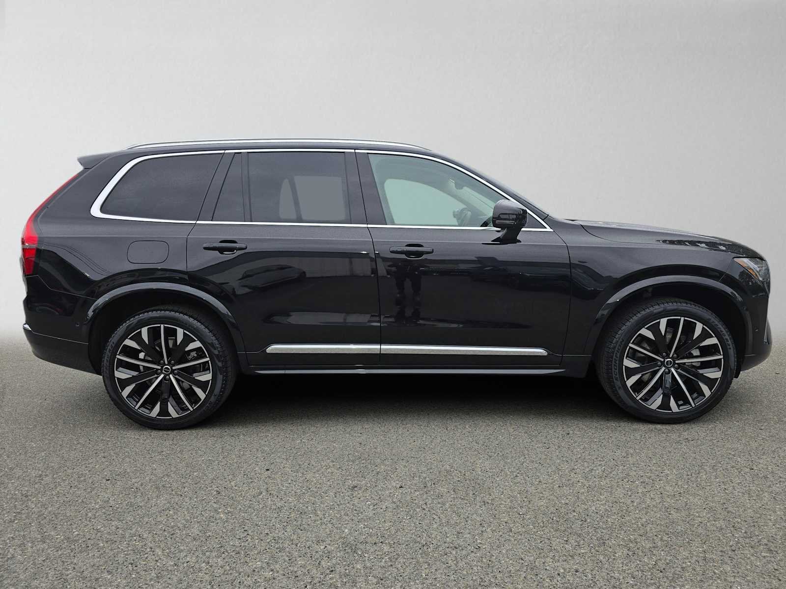 Used 2026 Volvo XC90 B6 Ultra w/ Protection Package AWD/4WD image 2