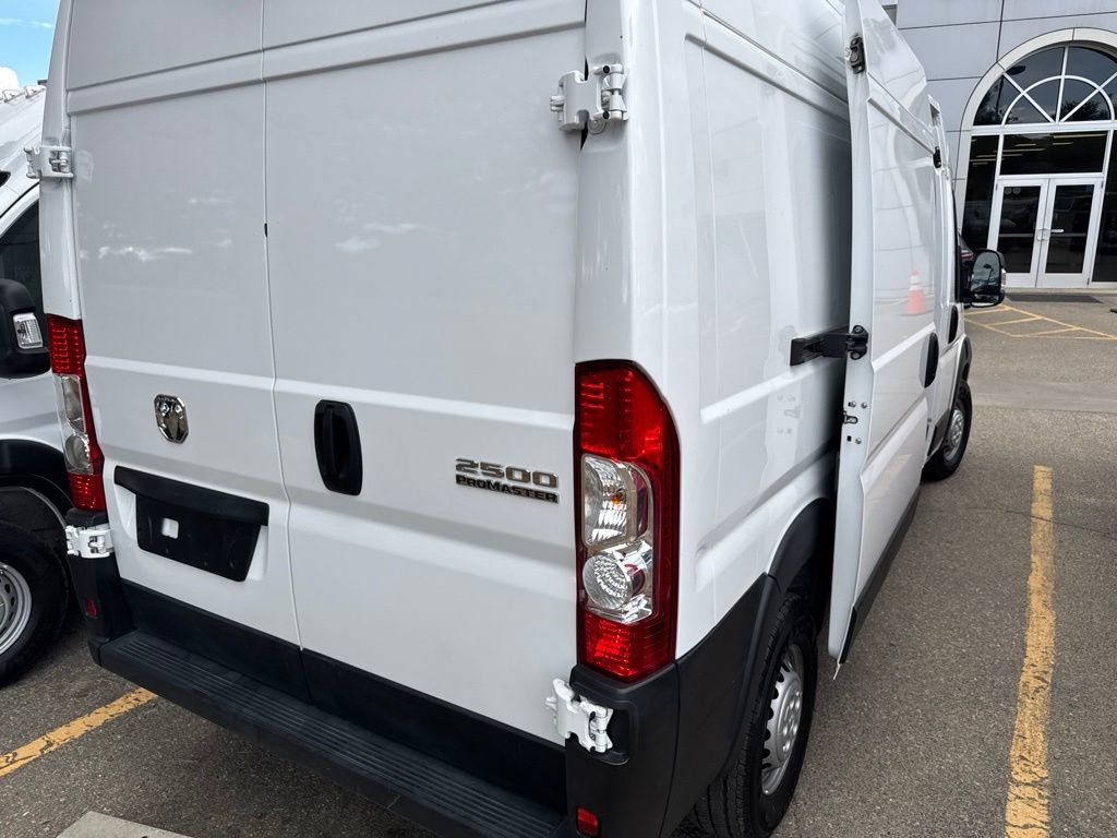 Used 2025 RAM ProMaster 2500 w/ Convenience Group FWD image 3