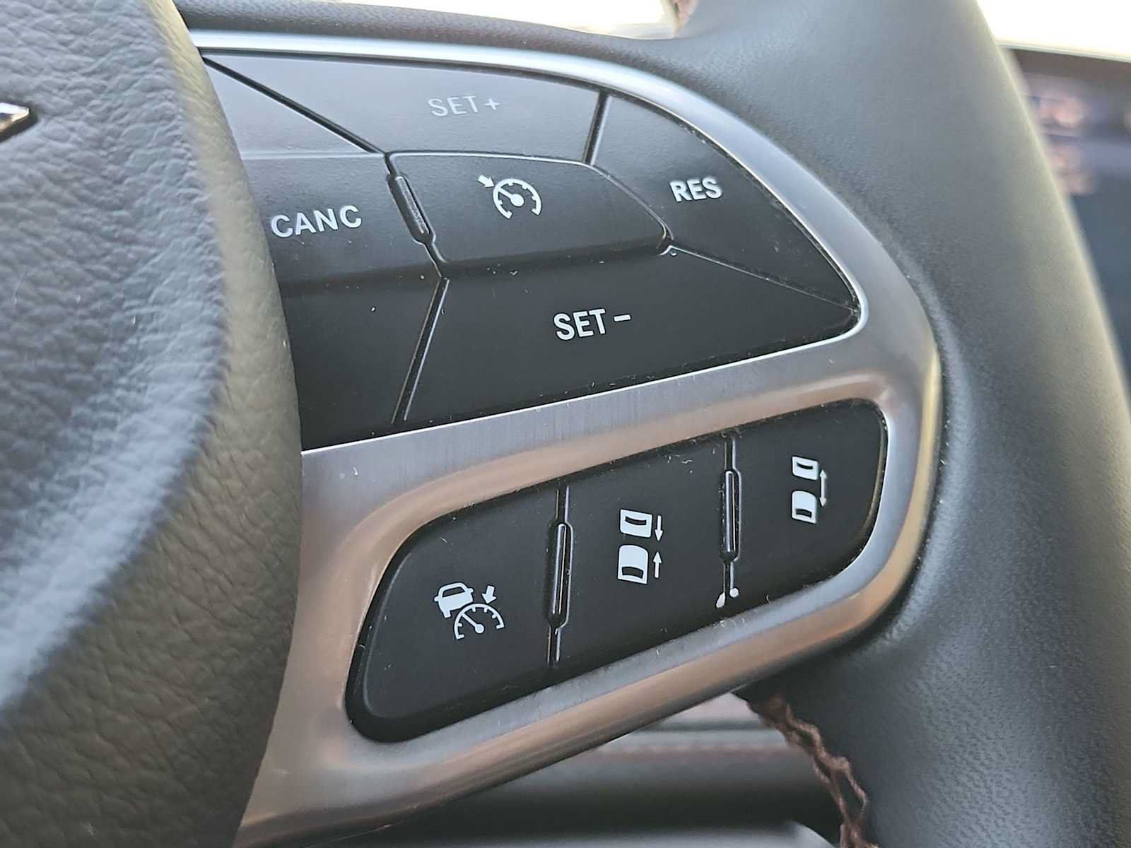 Used 2024 Chrysler Pacifica Pinnacle FWD image 28