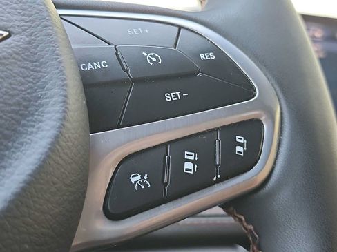 Used 2024 Chrysler Pacifica Pinnacle FWD image 28