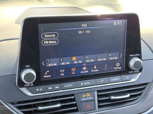 Used 2024 Nissan Altima 2.5 SV FWD image 21