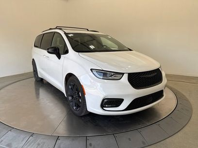 Used 2025 Chrysler Pacifica Limited