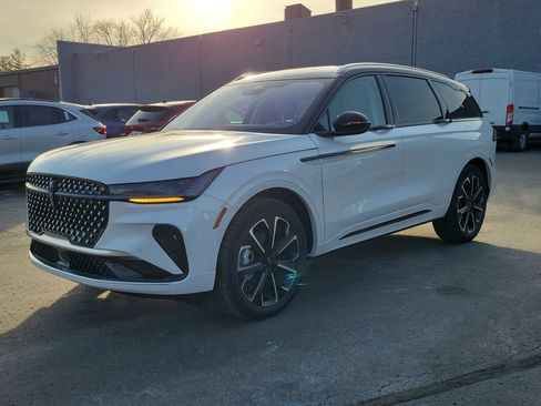 New 2026 Lincoln Nautilus Reserve image 8