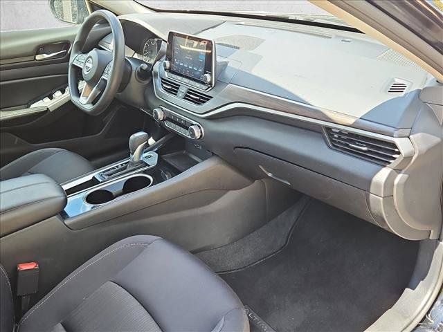 Used 2024 Nissan Altima 2.5 SV FWD image 20