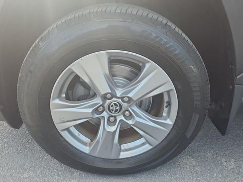Used 2023 Toyota RAV4 XLE AWD/4WD image 5