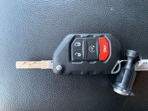 Used 2023 Jeep Gladiator Sport AWD/4WD image 29