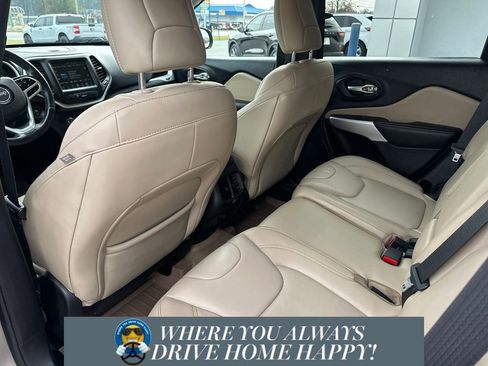 Used 2017 Jeep Cherokee Limited image 26