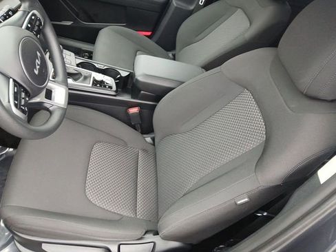 Certified 2025 Kia Sportage LX image 11