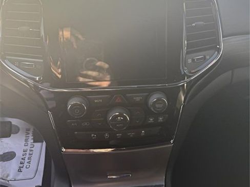 Used 2020 Jeep Grand Cherokee Altitude image 17