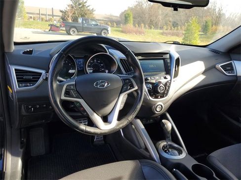 Used 2013 Hyundai Veloster w/ Tech Pkg image 14