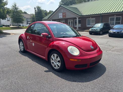 Used 2010 Volkswagen Beetle Coupe FWD image 3
