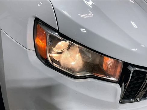 Used 2017 Jeep Grand Cherokee Limited image 26