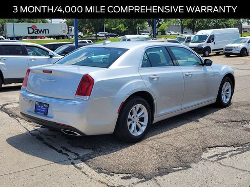 Used 2021 Chrysler 300 Touring RWD image 4