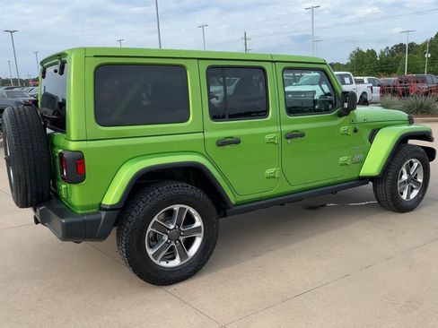 Used 2020 Jeep Wrangler Unlimited Sahara w/ Uconnect 4C Nav & Sound Group AWD/4WD image 9