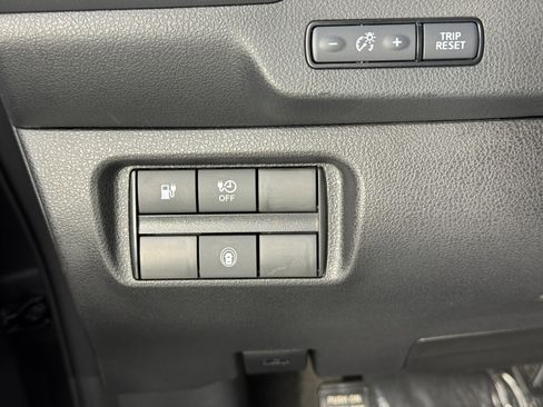 Used 2025 Nissan Leaf S image 16