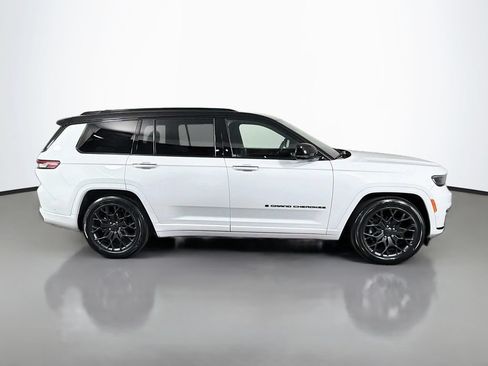 Used 2023 Jeep Grand Cherokee L Summit w/ Advanced Protech Group IV AWD/4WD image 8