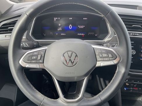 Used 2023 Volkswagen Tiguan SE image 13