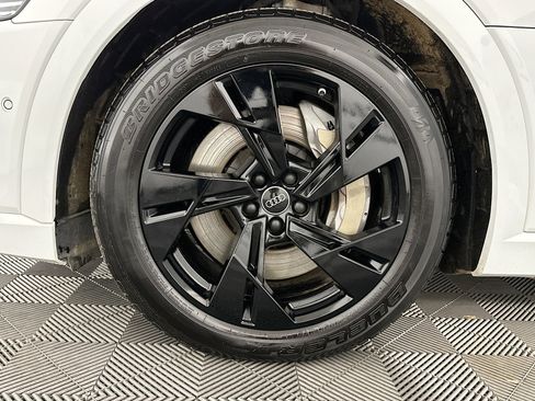 Used 2022 Audi e-tron Premium Plus w/ Premium Plus Package AWD/4WD image 37