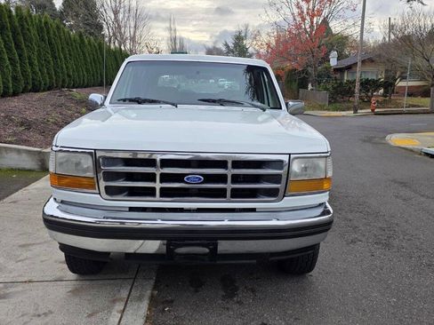 Used 1993 Ford Bronco XLT image 2