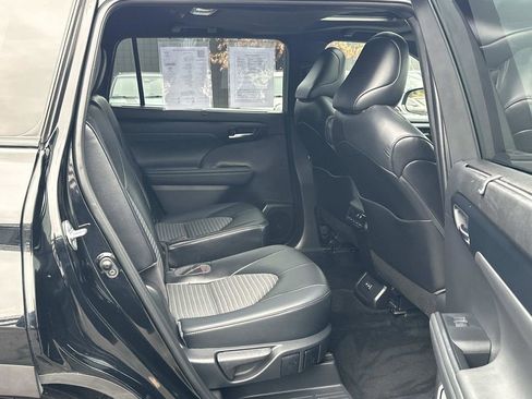 Used 2022 Toyota Highlander XSE image 27