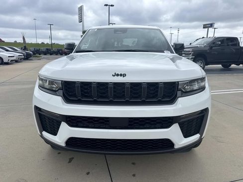 New 2026 Jeep Grand Cherokee Limited w/ Limited Altitude Package RWD image 2